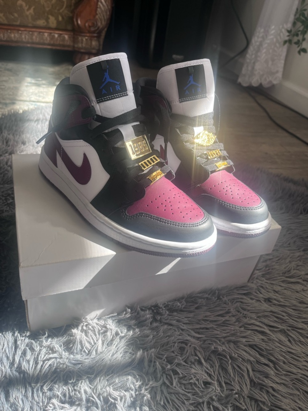 Air Jordan 1 Mid SE Beetroot/Black/White Sneakers